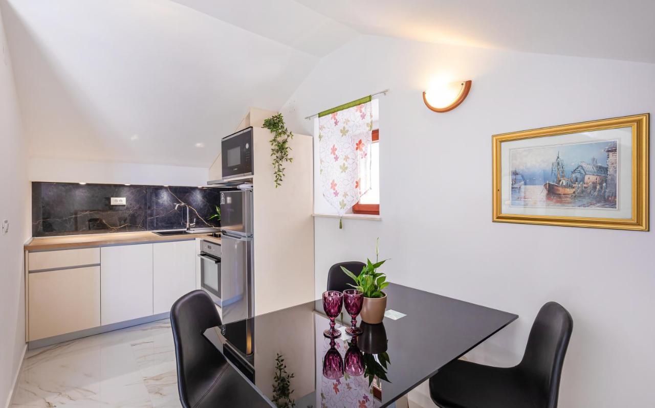 Villa Ana Apartments Млини Екстер'єр фото